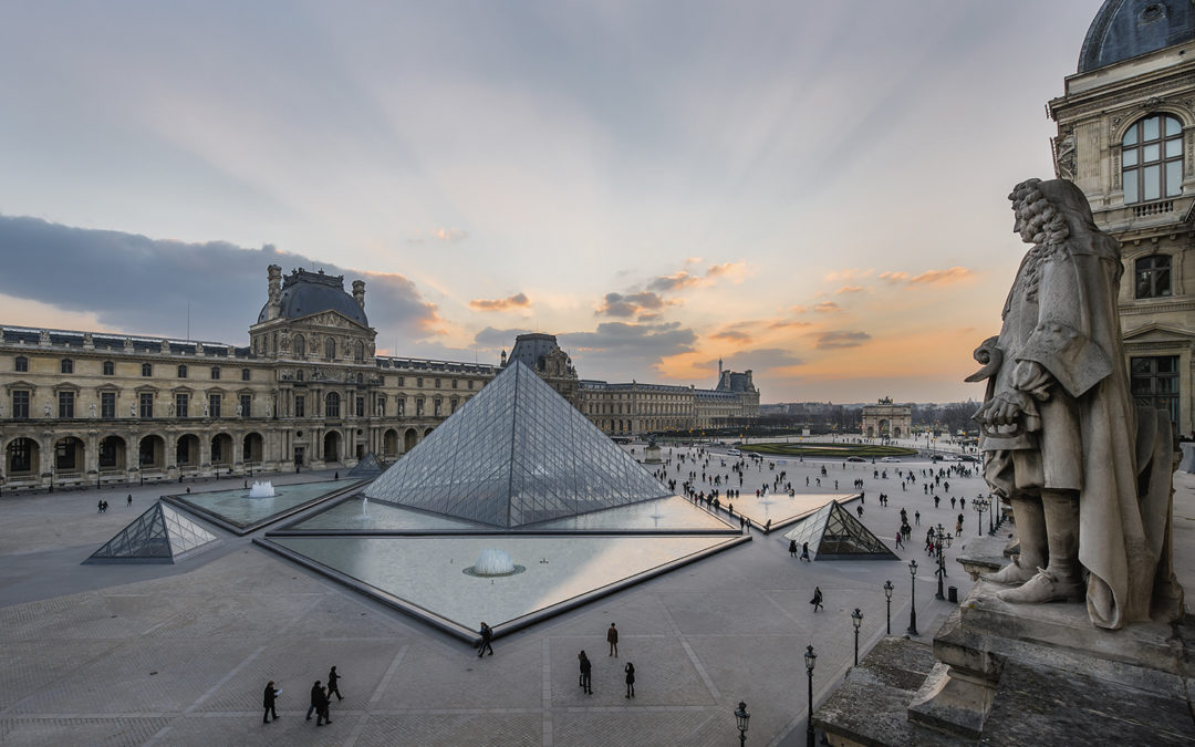 Louvre-pyramiden – et kontroversielt mesterverk
